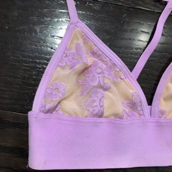 2 Rare VS PINK Lacey Bras - Picture 15 of 16
